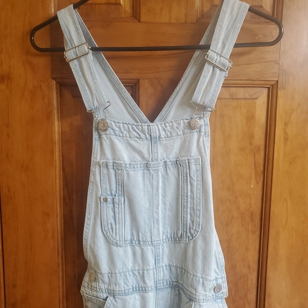 H&M‎ XS Overall Shorts Women Light Blue Distressed Denim Shortalls Summer Boho